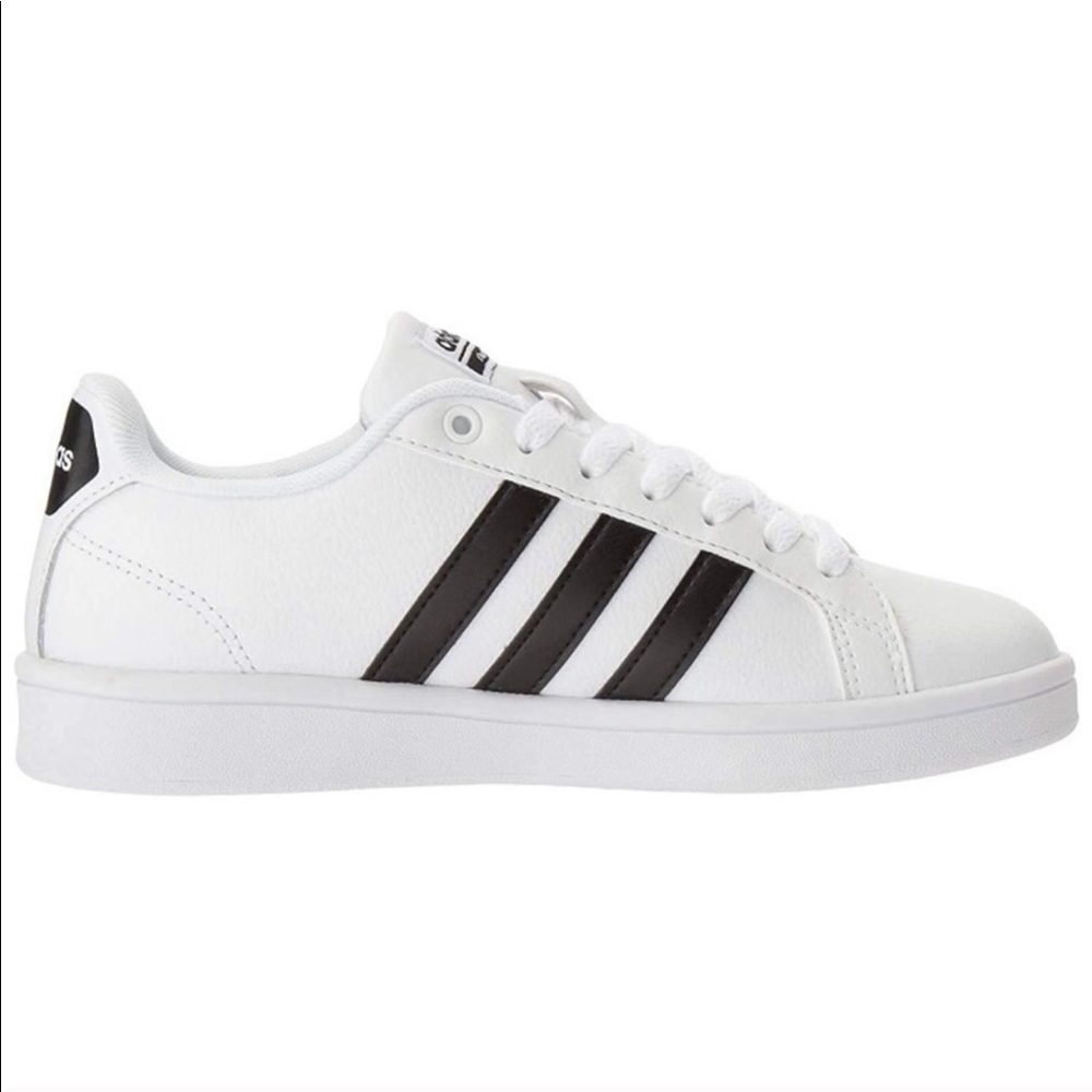 Brand New Adidas cloudfoam / grand court W 7.5